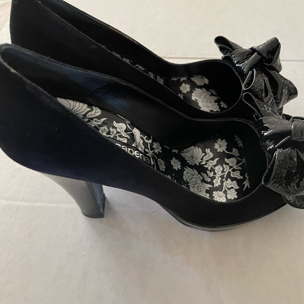 Designer Dress shoes suede and patent lather black bow and heal size 9